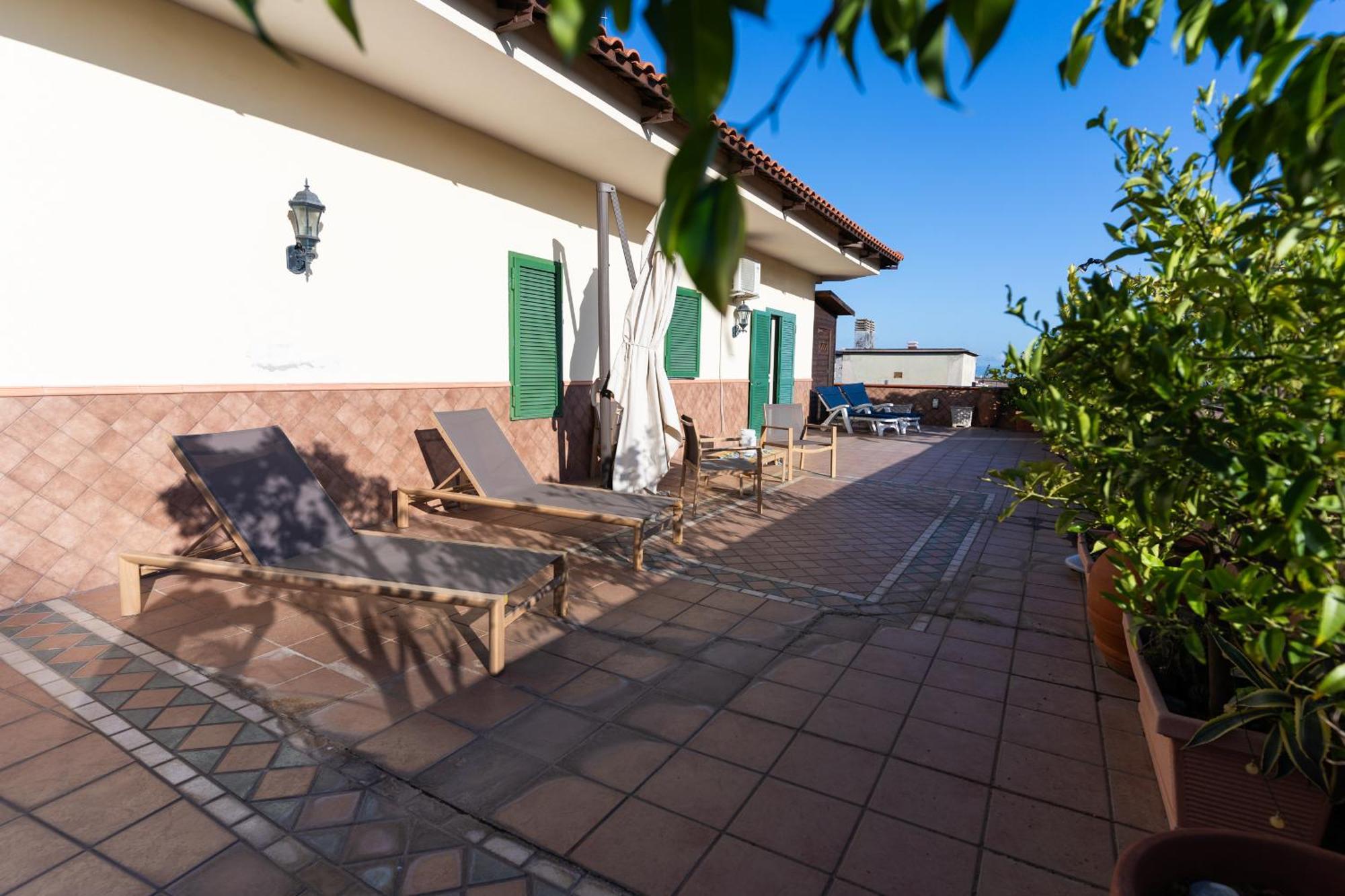 Hotel L'Attico Fuggente Neapel Exterior foto